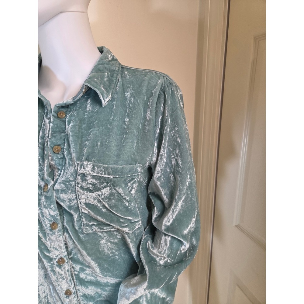 Pilcro Anthropologie Sage Green Crushed Velvet Button Down Shirt Womens Size 4 - Picture 5 of 16